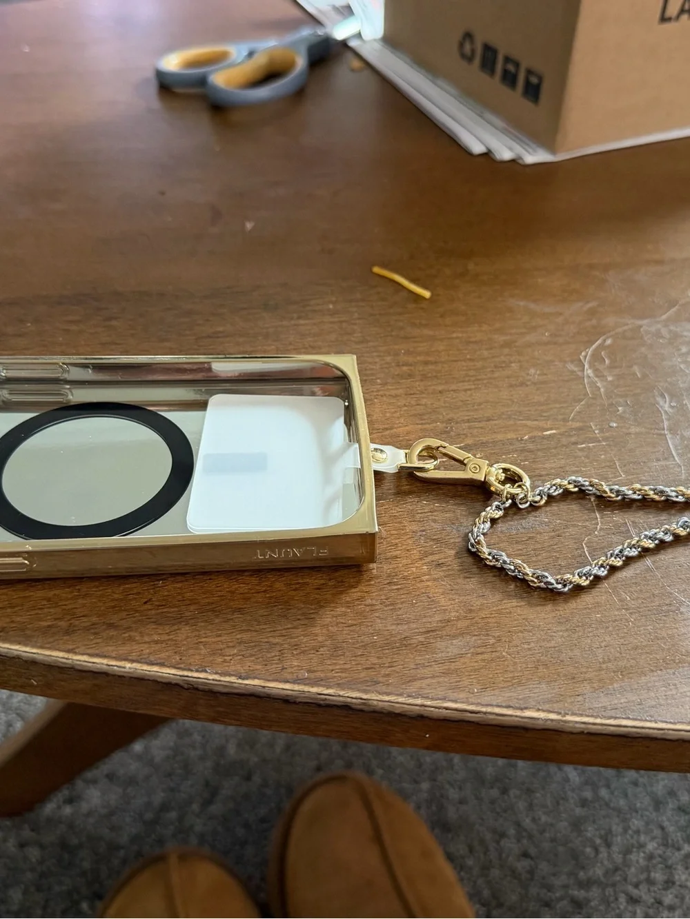 Flaunt MagSafe Square Corners Gold Sparkle iPhone 15 Bundle
